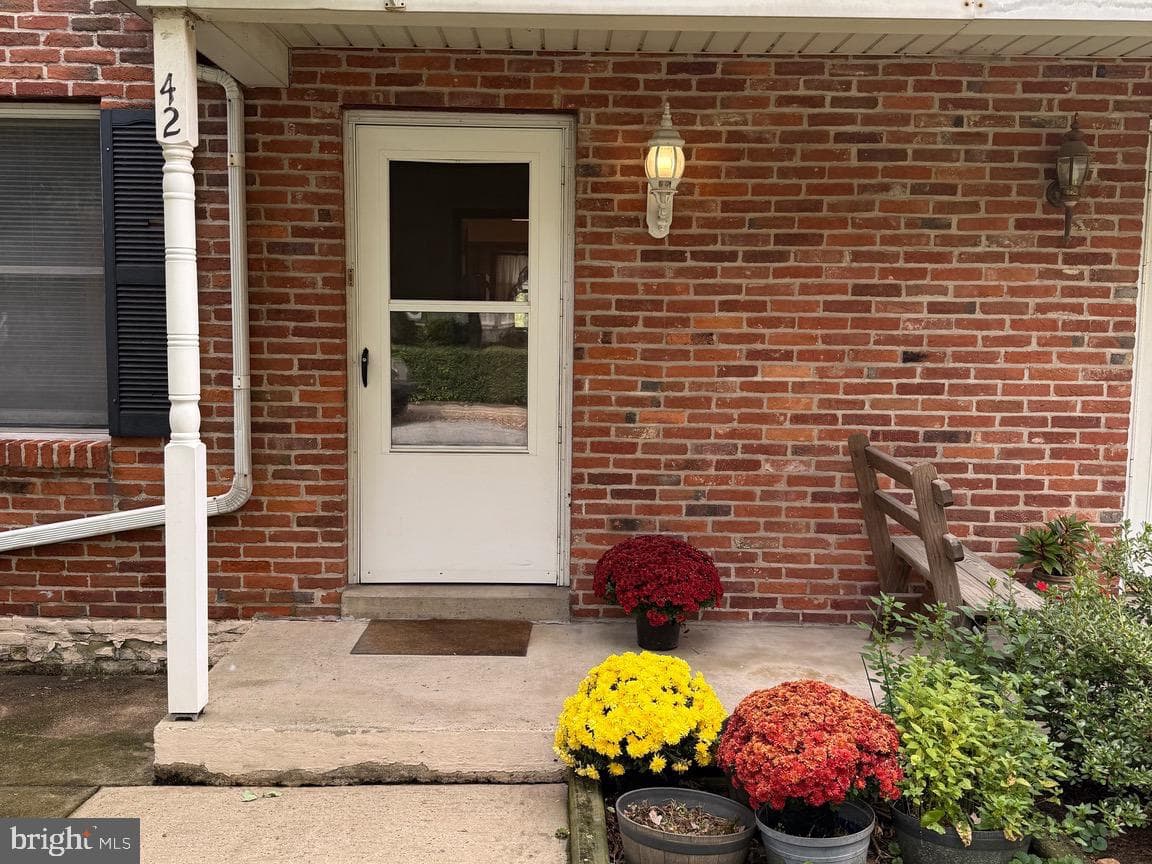42 Froelich Avenue photo 1
