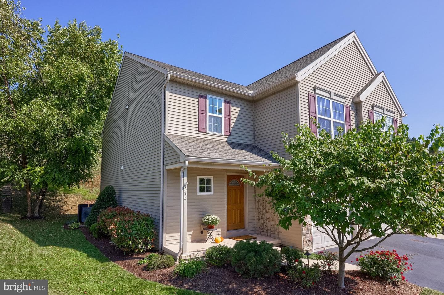 225 Eagle Drive photo 1