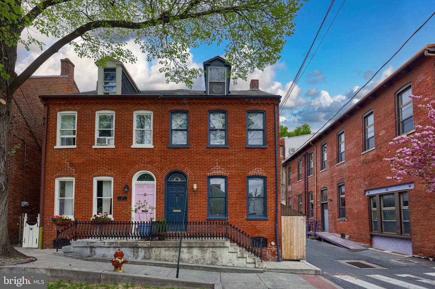 27 N Mulberry Street photo 1