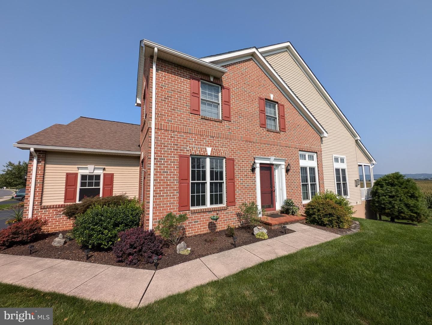 84 Weaver Avenue photo 1