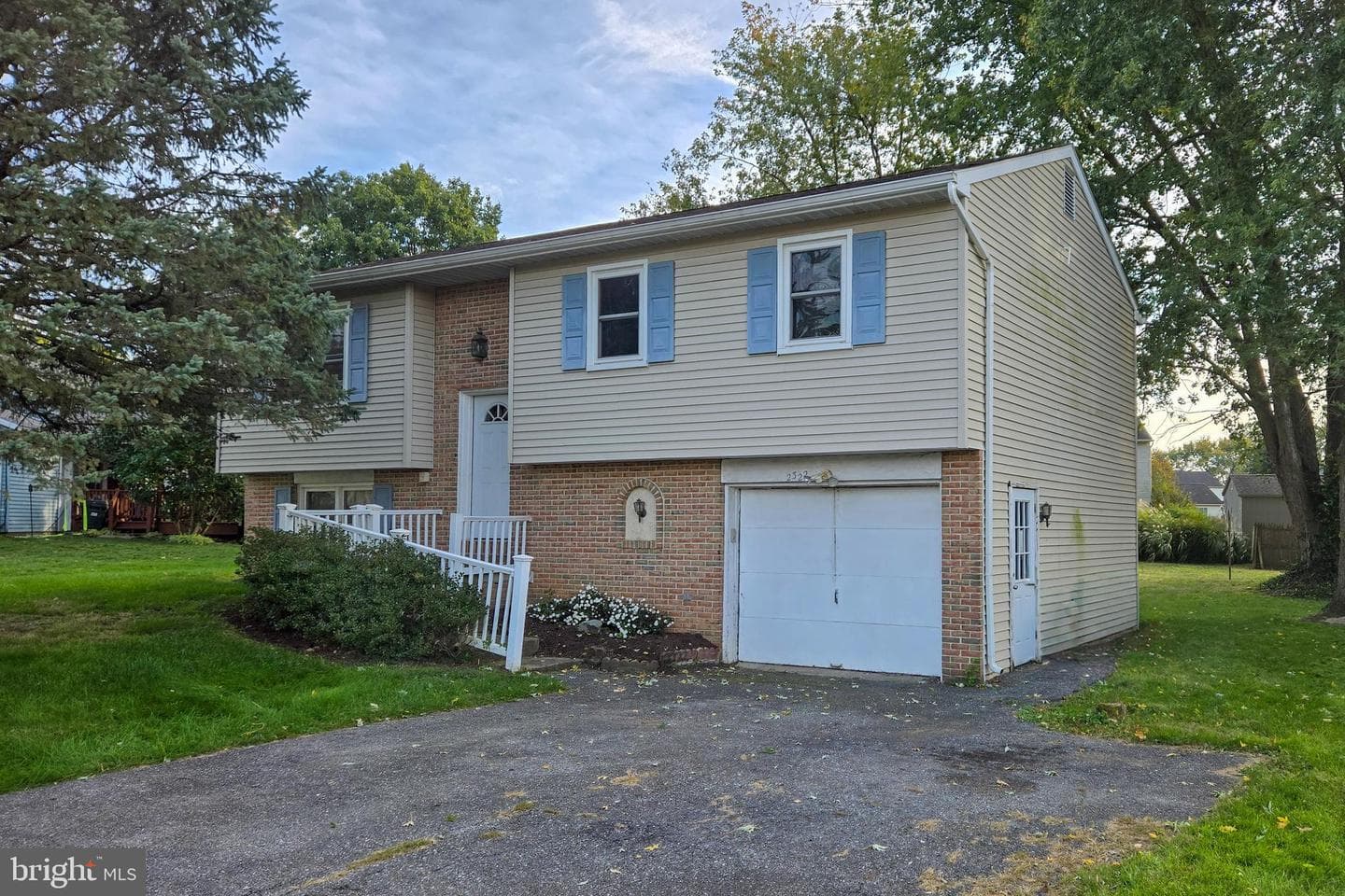 2322 Hershey Avenue photo 1