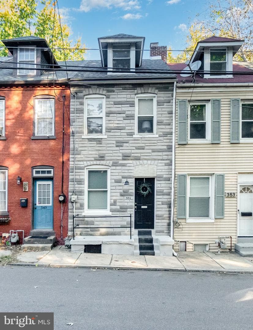 351 E Marion Street photo 1