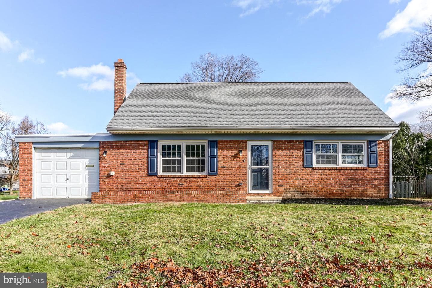 233 Cardinal Road photo 1