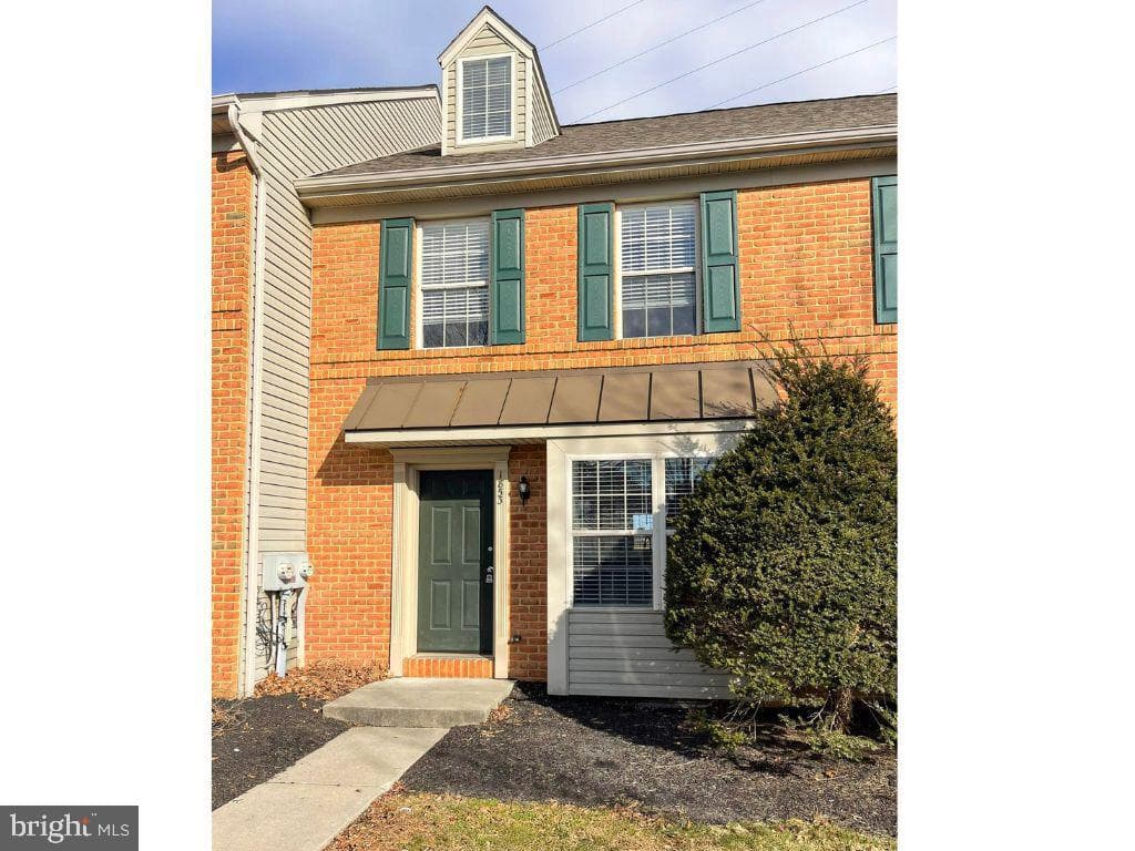 1853 Shady Oak Drive photo 1