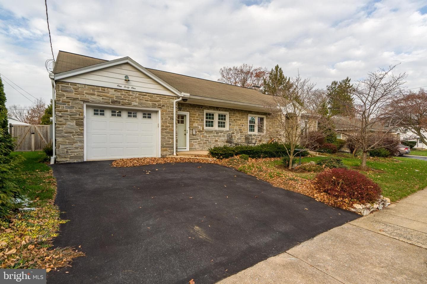 141 E Lincoln Avenue photo 1