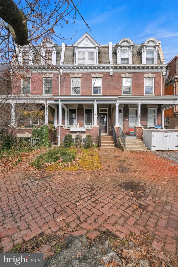 443 W James Street photo 1