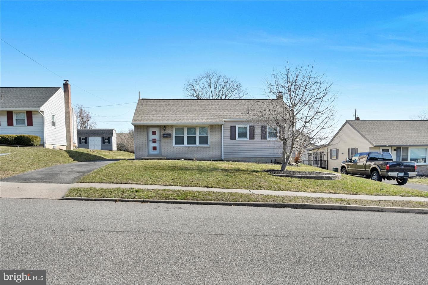 535 N Locust Street photo 1