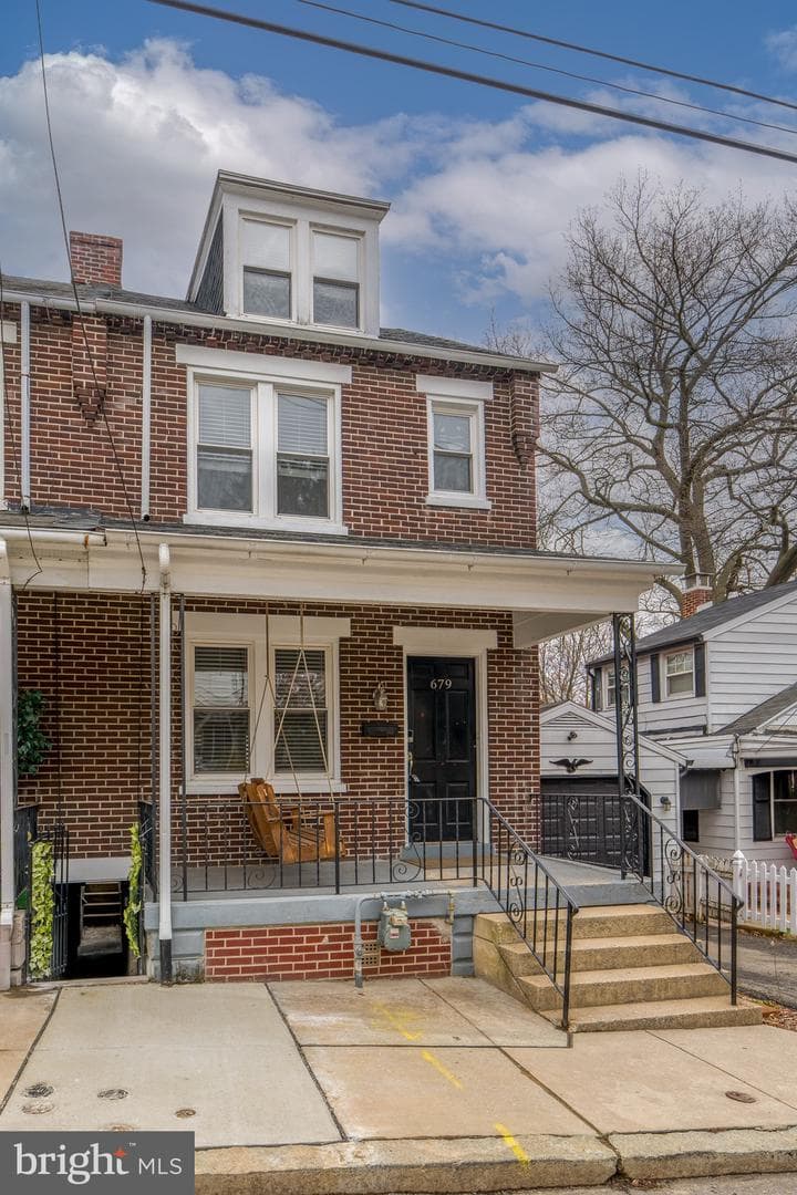 679 Poplar Street photo 1