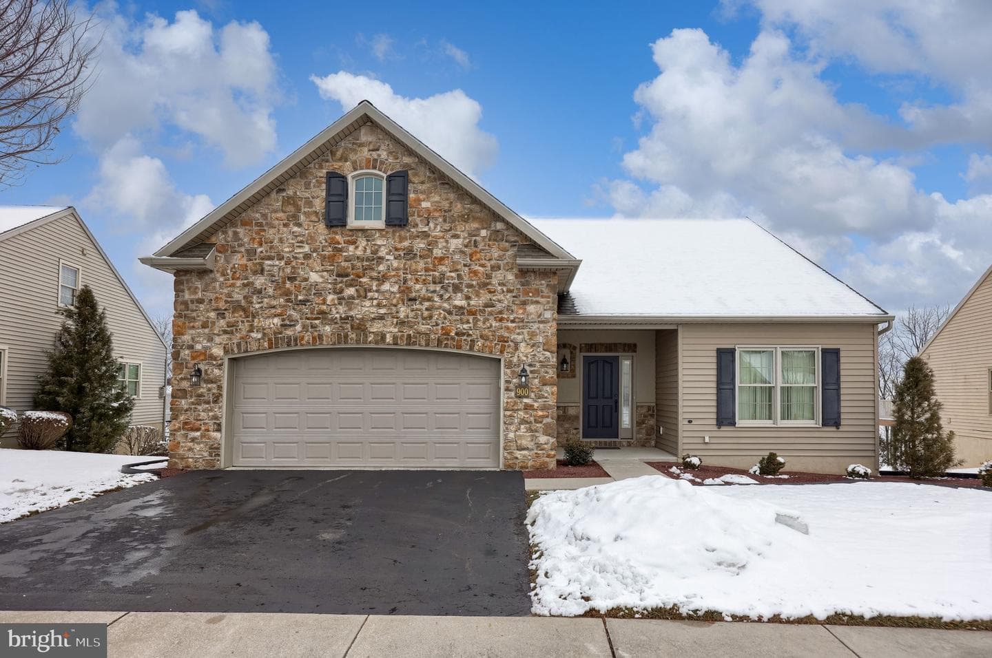 900 Cambridge Drive photo 1