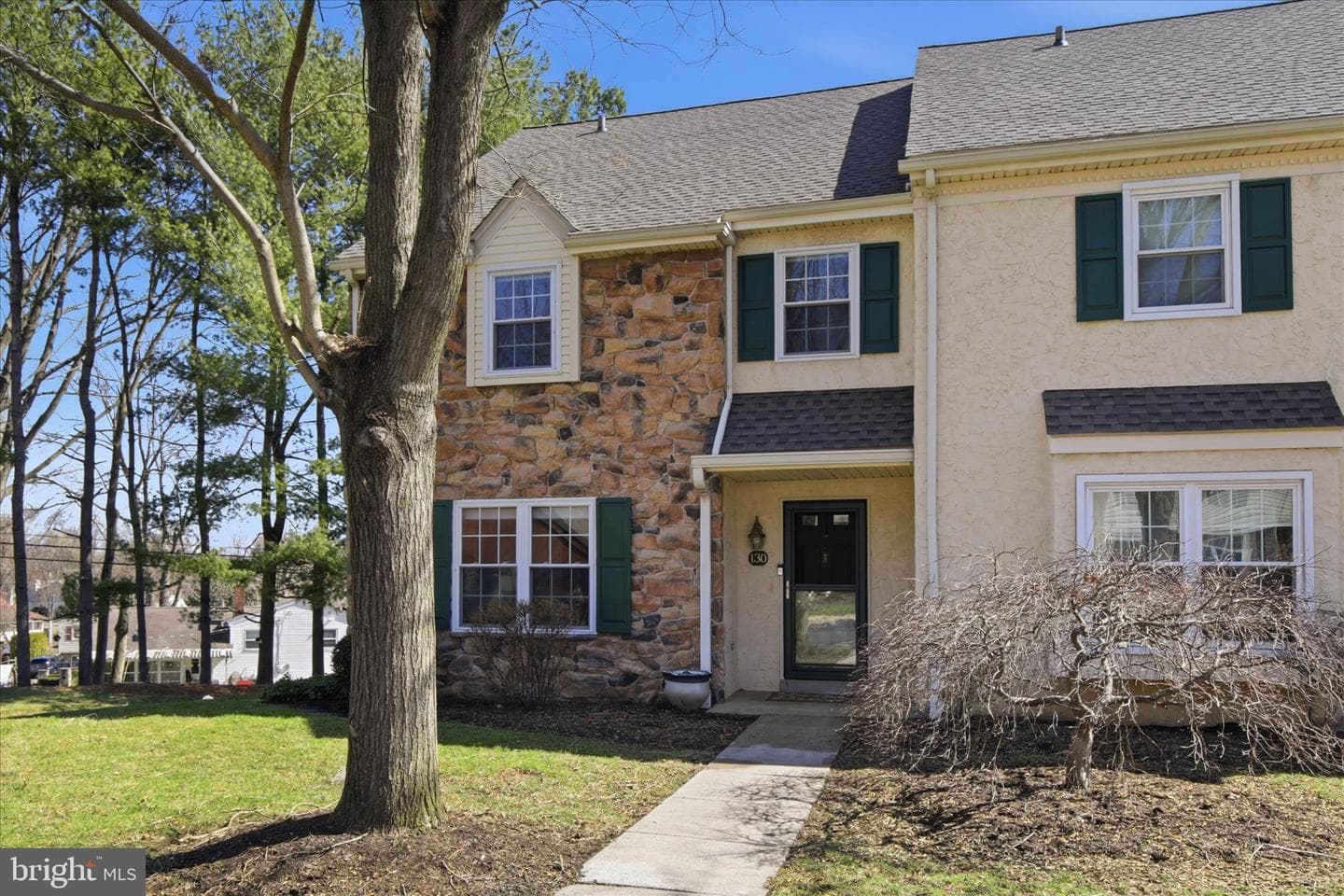 130 Oak Knoll Circle photo 1