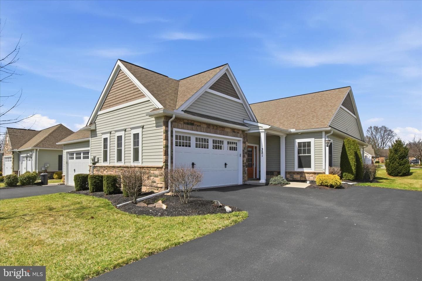 321 Pin Oak Drive photo 1