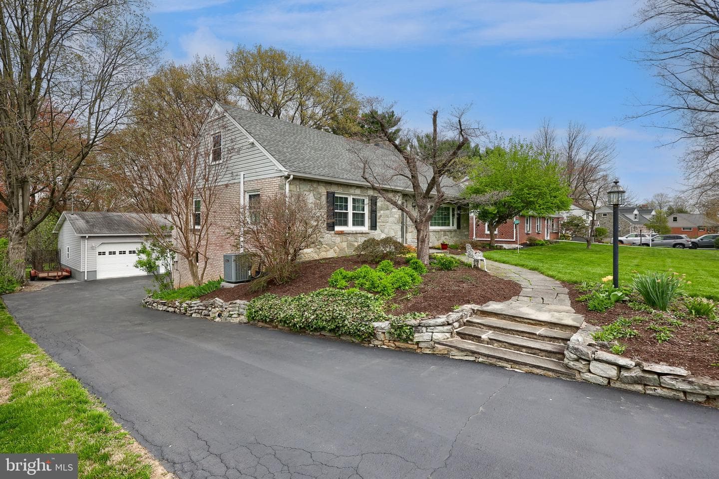 243 Primrose Avenue photo 1