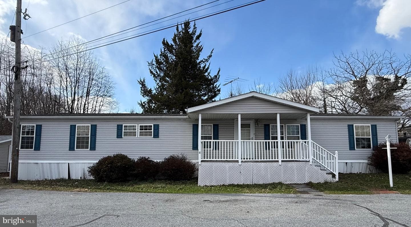 15 Crystal Drive photo 1