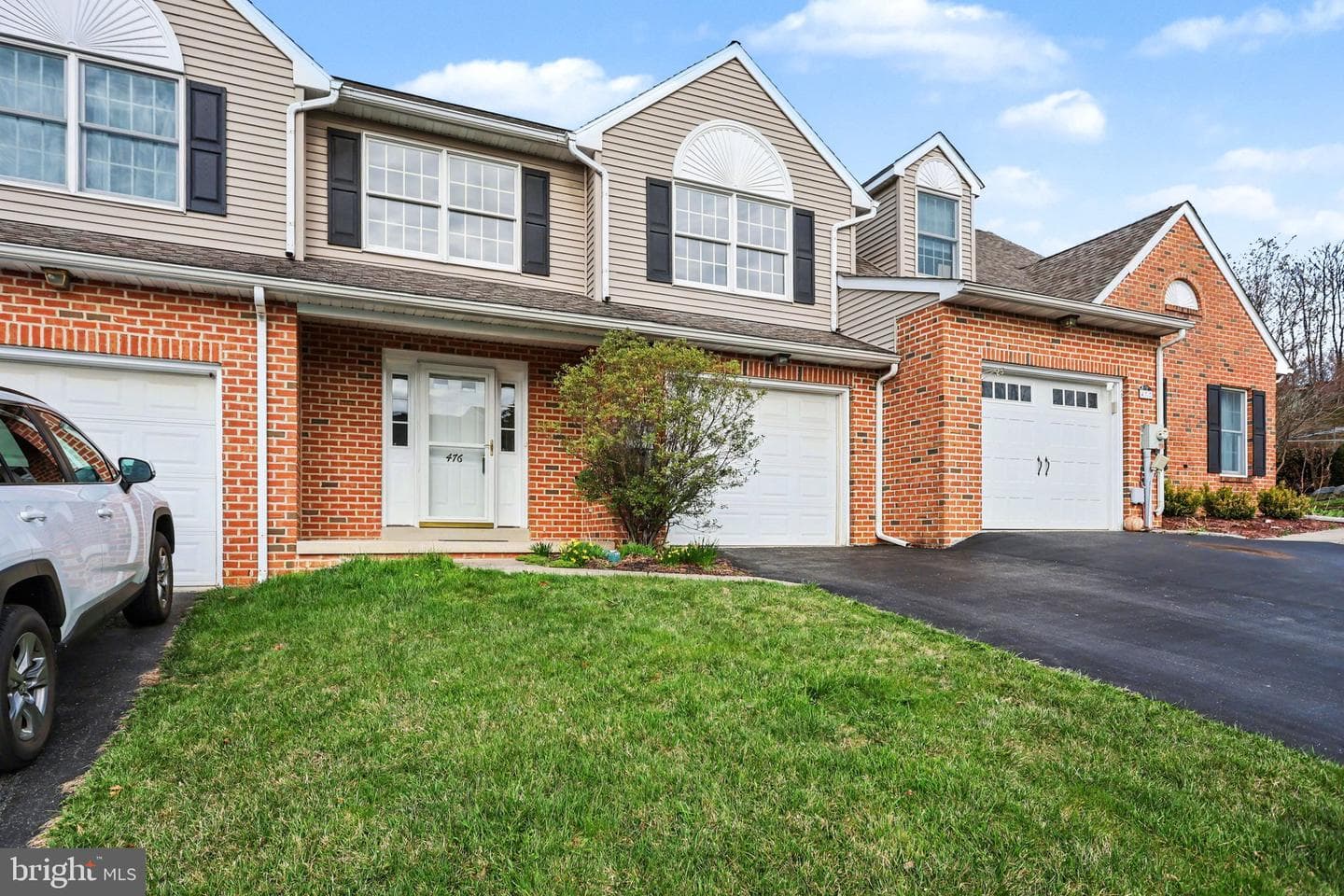 476 Hillside Drive photo 1