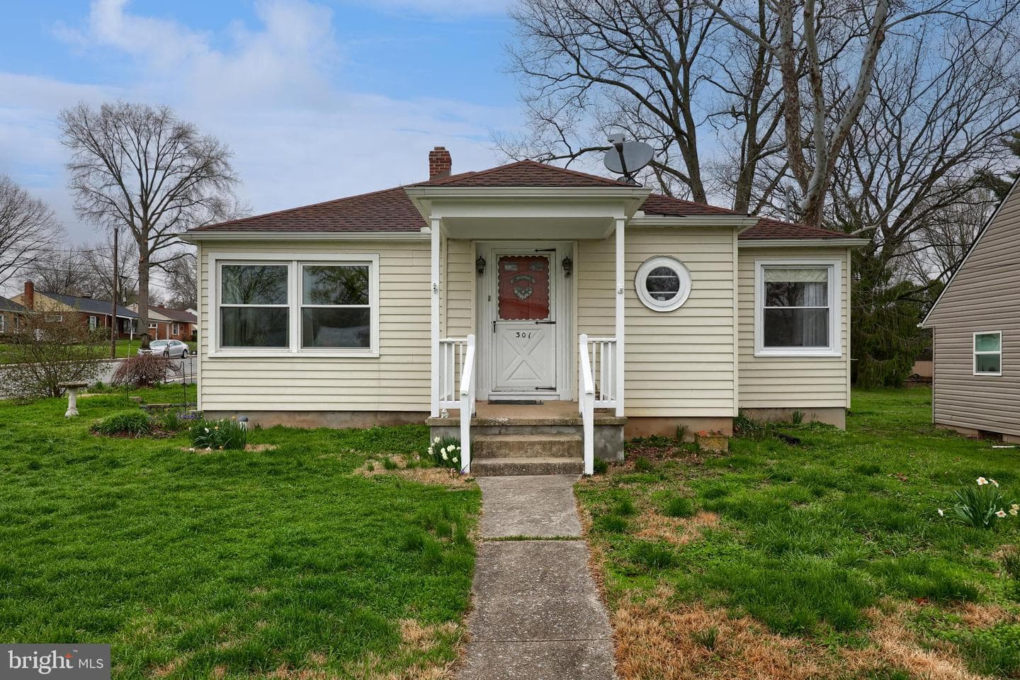 301 E Willow Street photo 1
