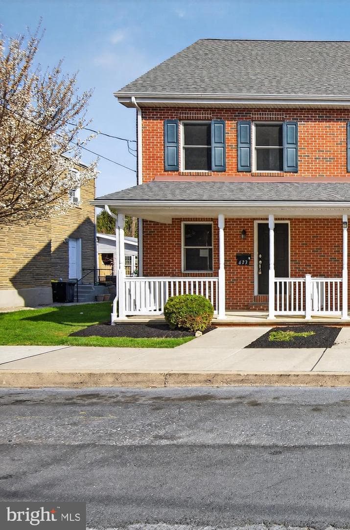 633 E Fulton Street photo 1