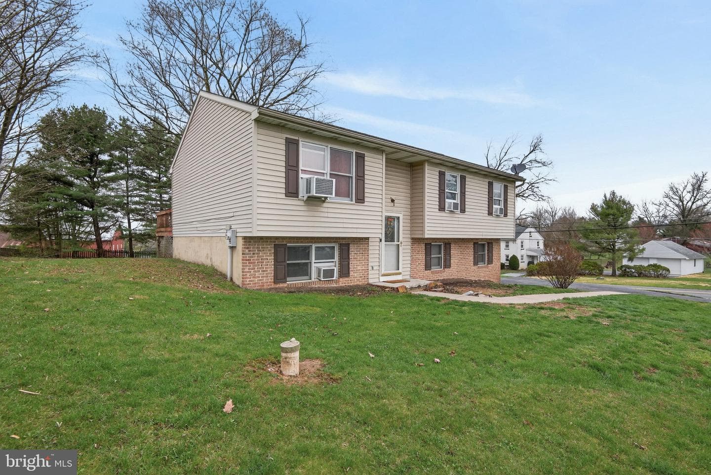 1390 Carole Lane photo 1