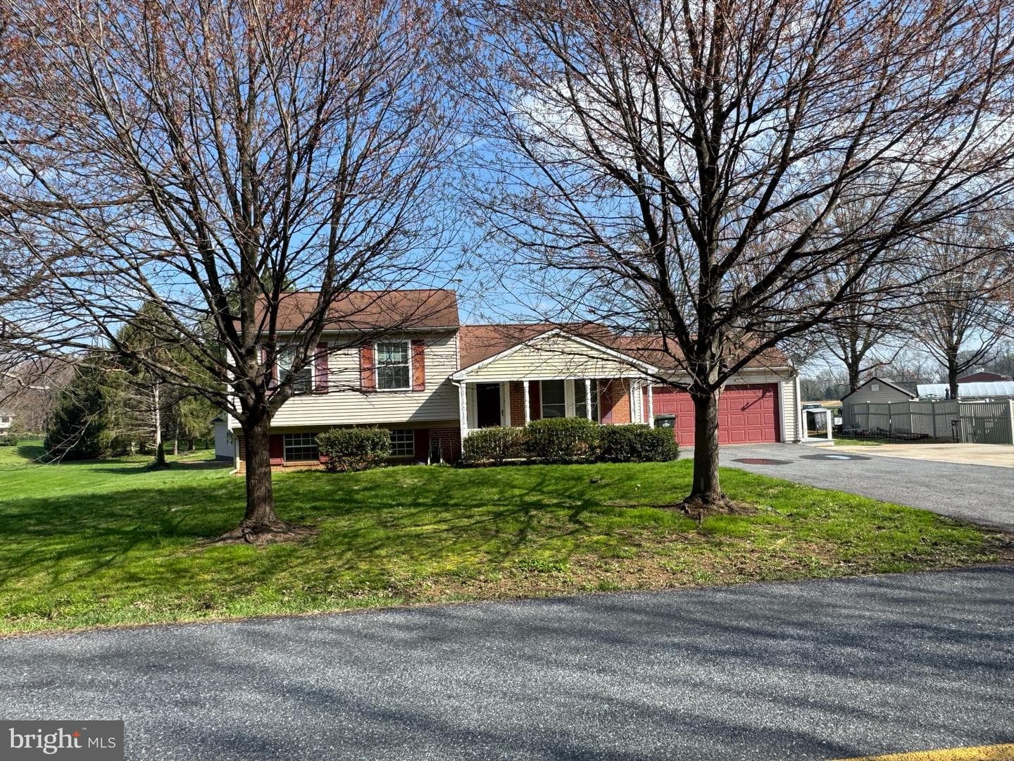 715 Hempfield Hill photo 1