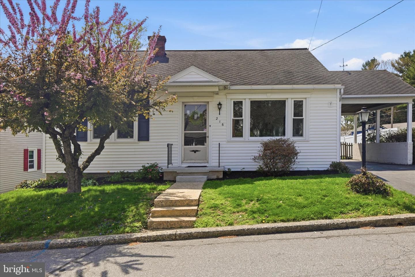 216 N Pitt Street photo 1