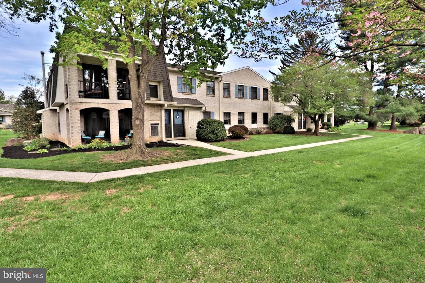 32 Valleybrook Drive