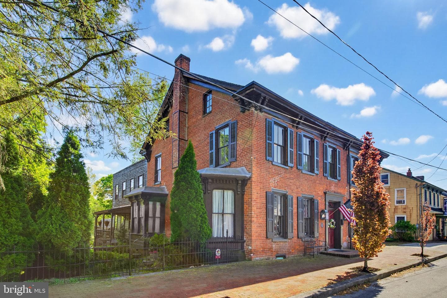 225 W Market Street