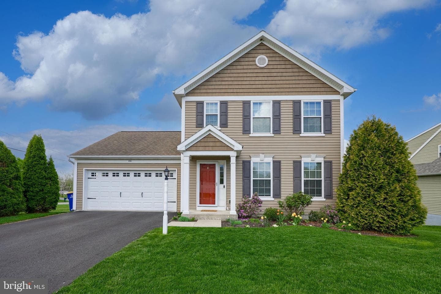 100 Kenneth Drive photo 1