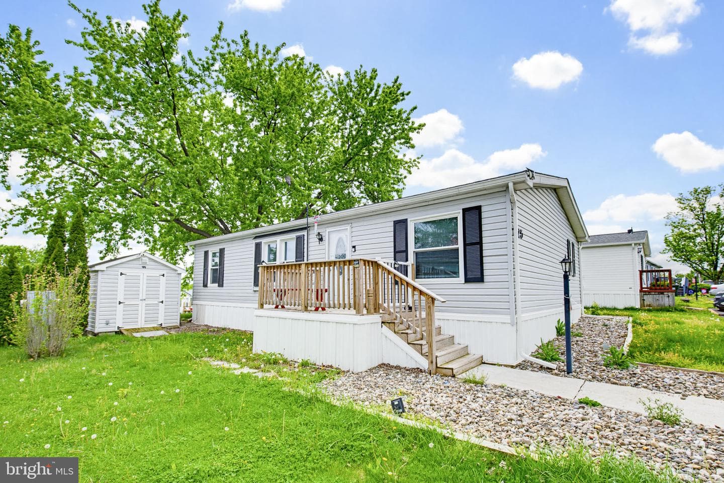 225 Longwood Court W