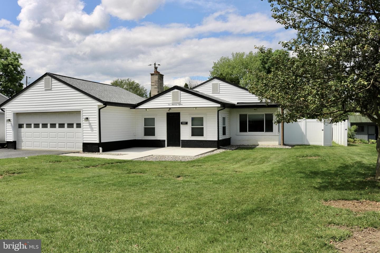 115 Stanley Avenue photo 1
