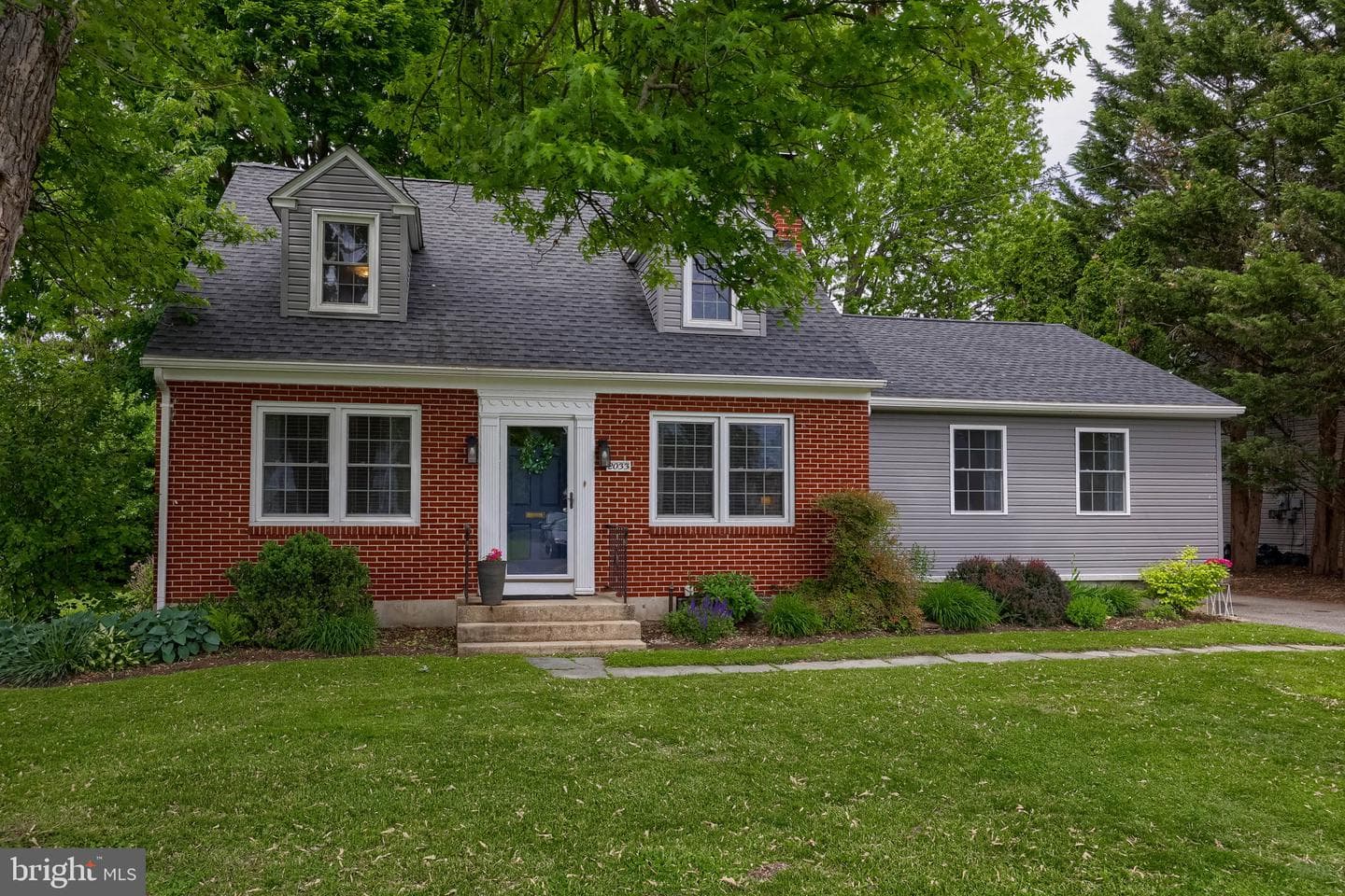 2033 Manor Ridge Drive photo 1