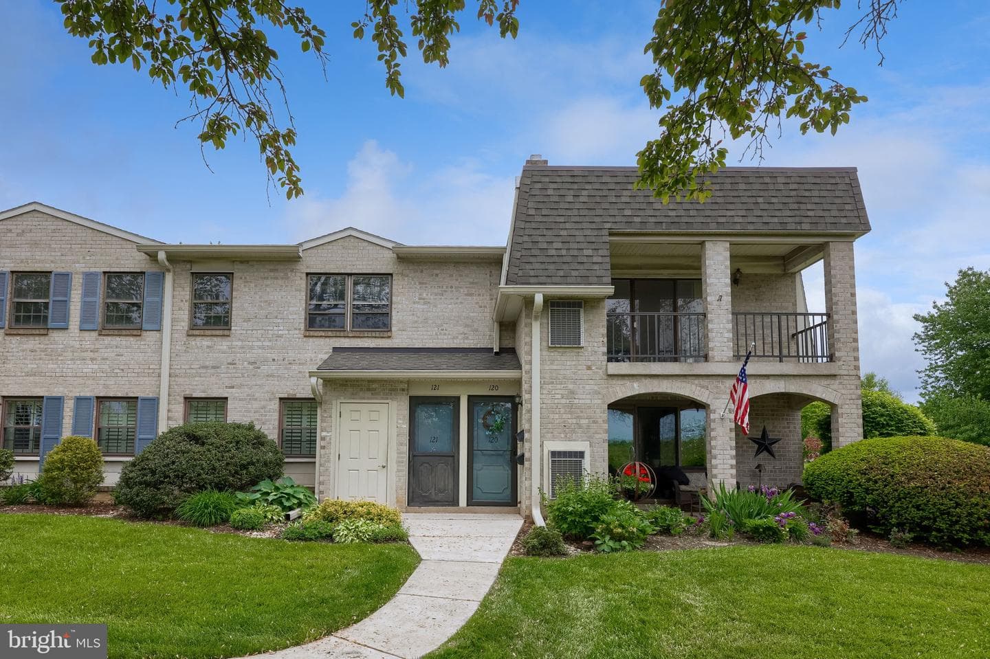 121 Valleybrook Drive