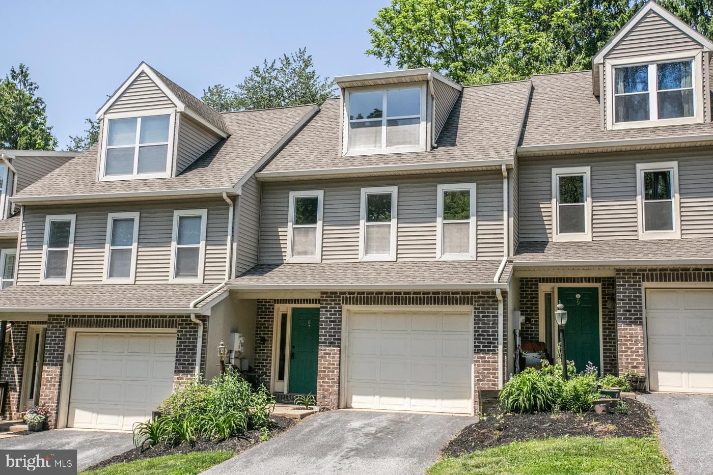 8 Westpointe Drive