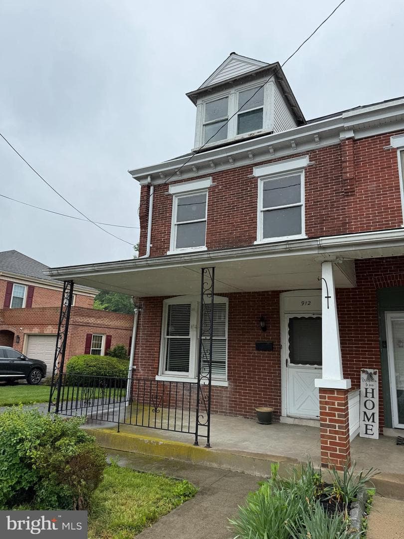 912 Locust Street