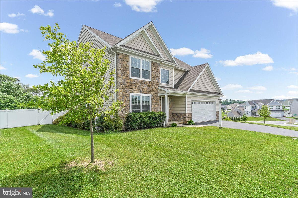 100 Magnolia Lane