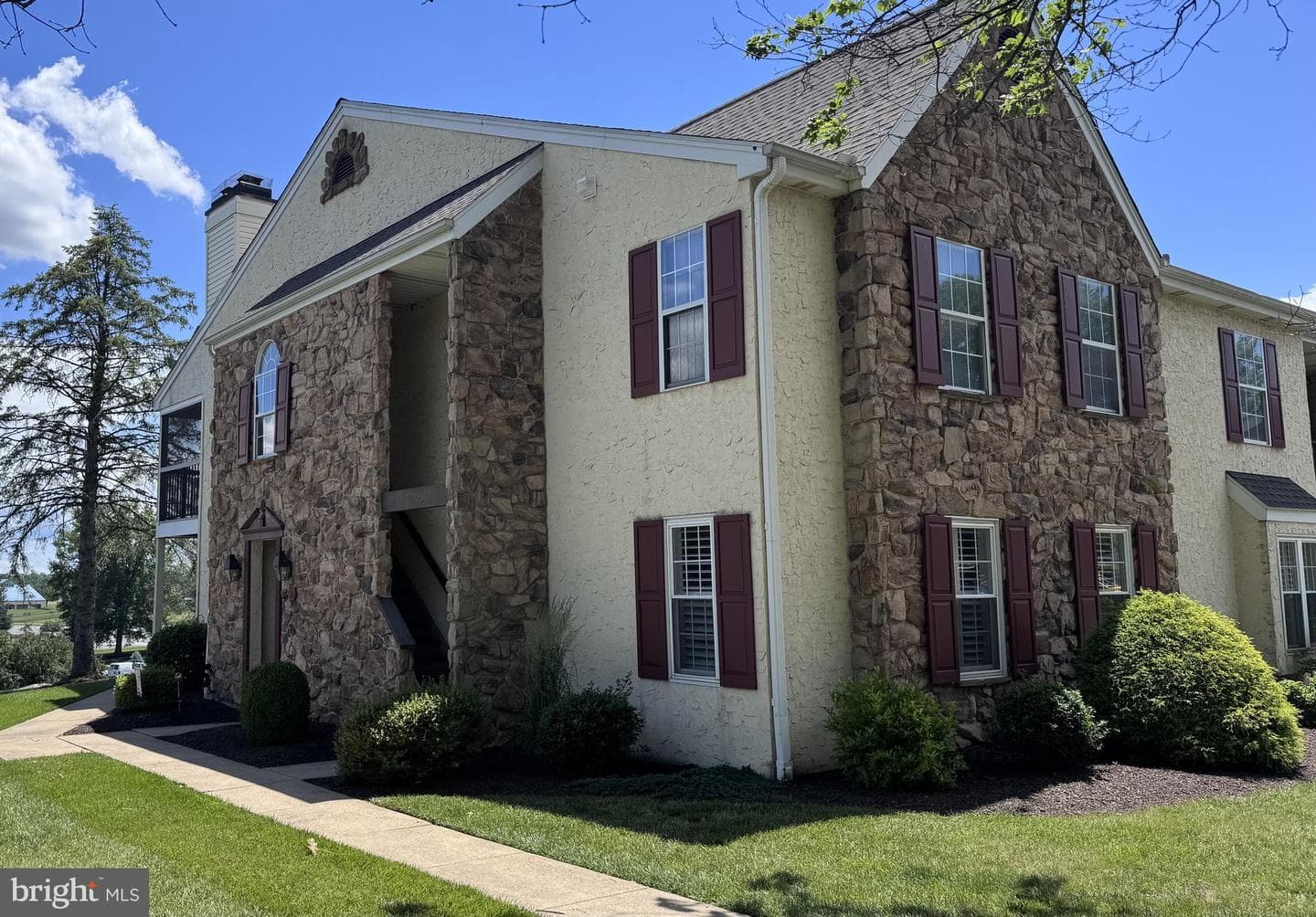 202 Oak Knoll Circle