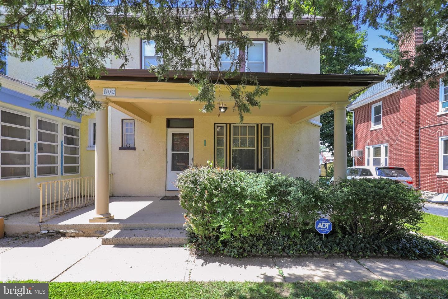 802 Race Avenue