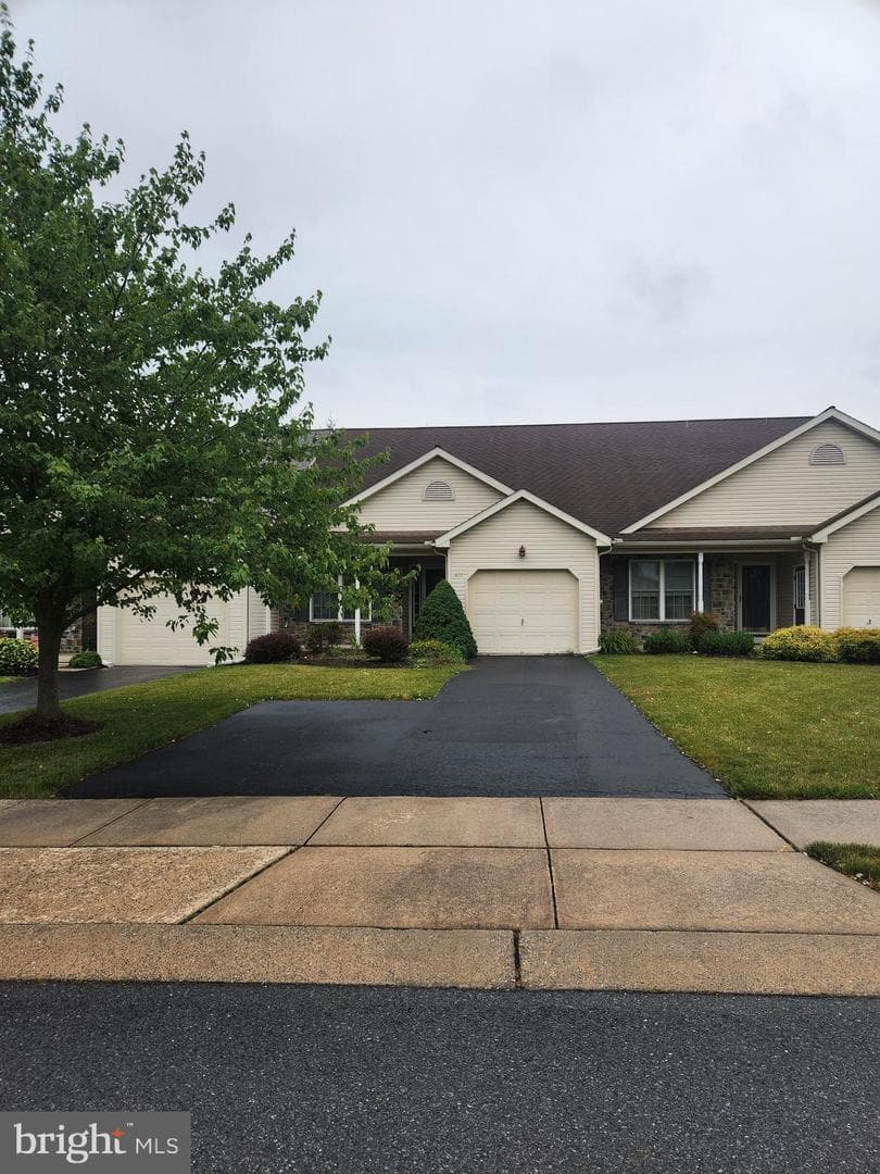 413 Thrush Drive, Manheim
