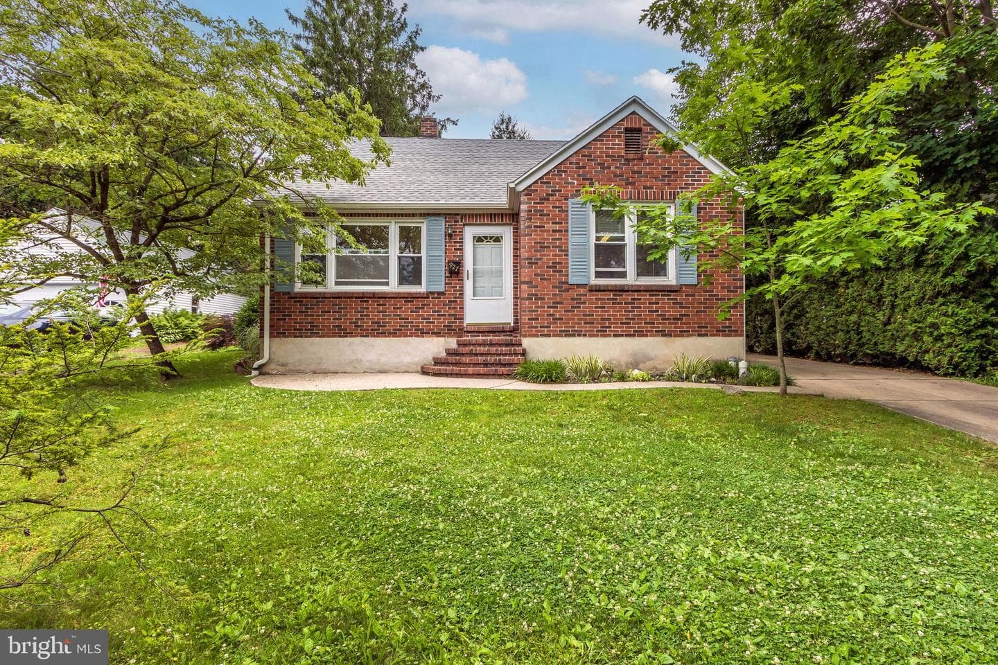 927 W State Street photo 1
