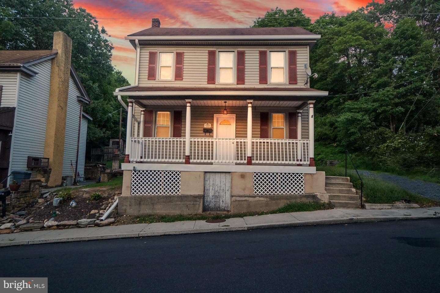 1233 Main Street photo 1
