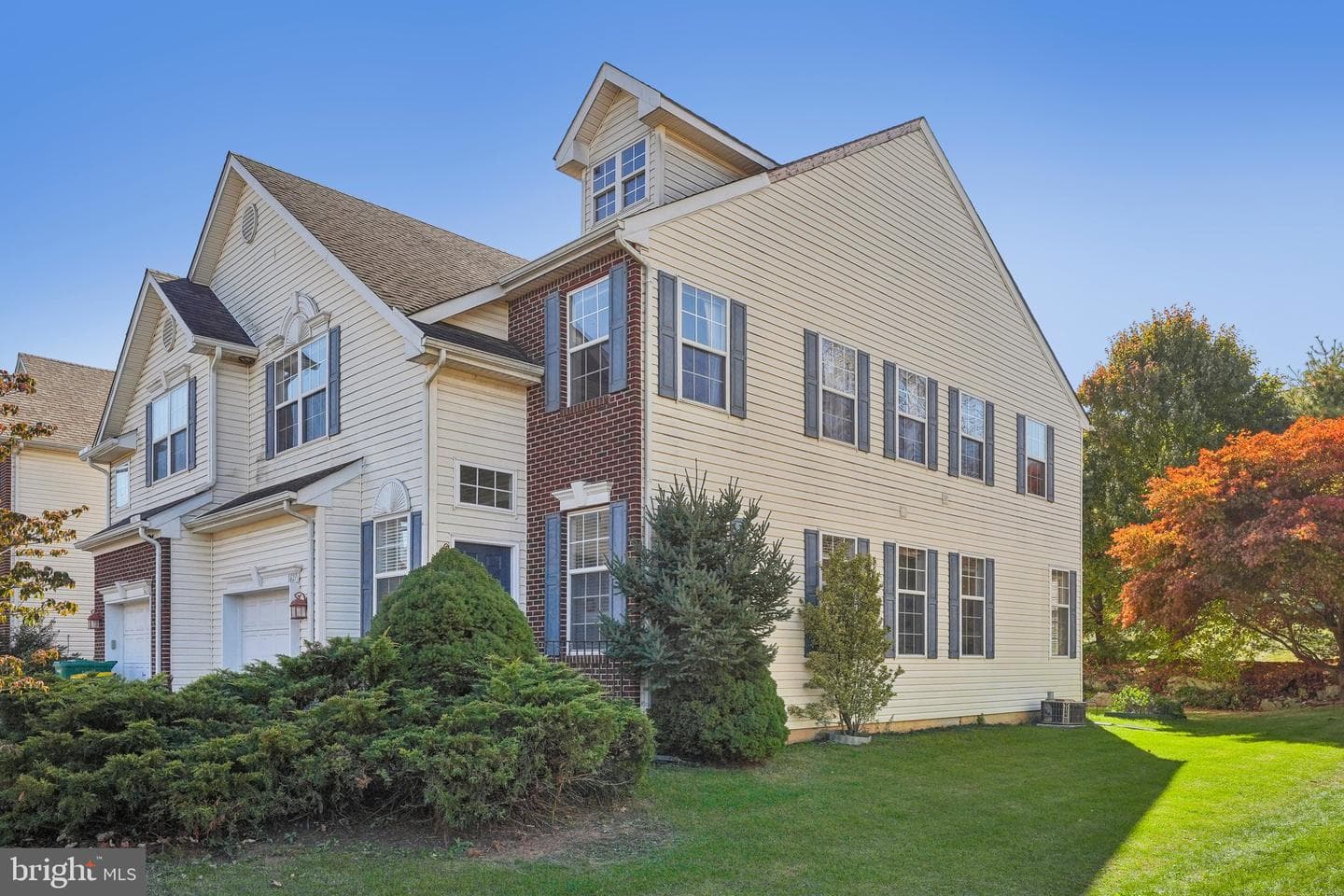 5627 Spring Ridge Drive W photo 1