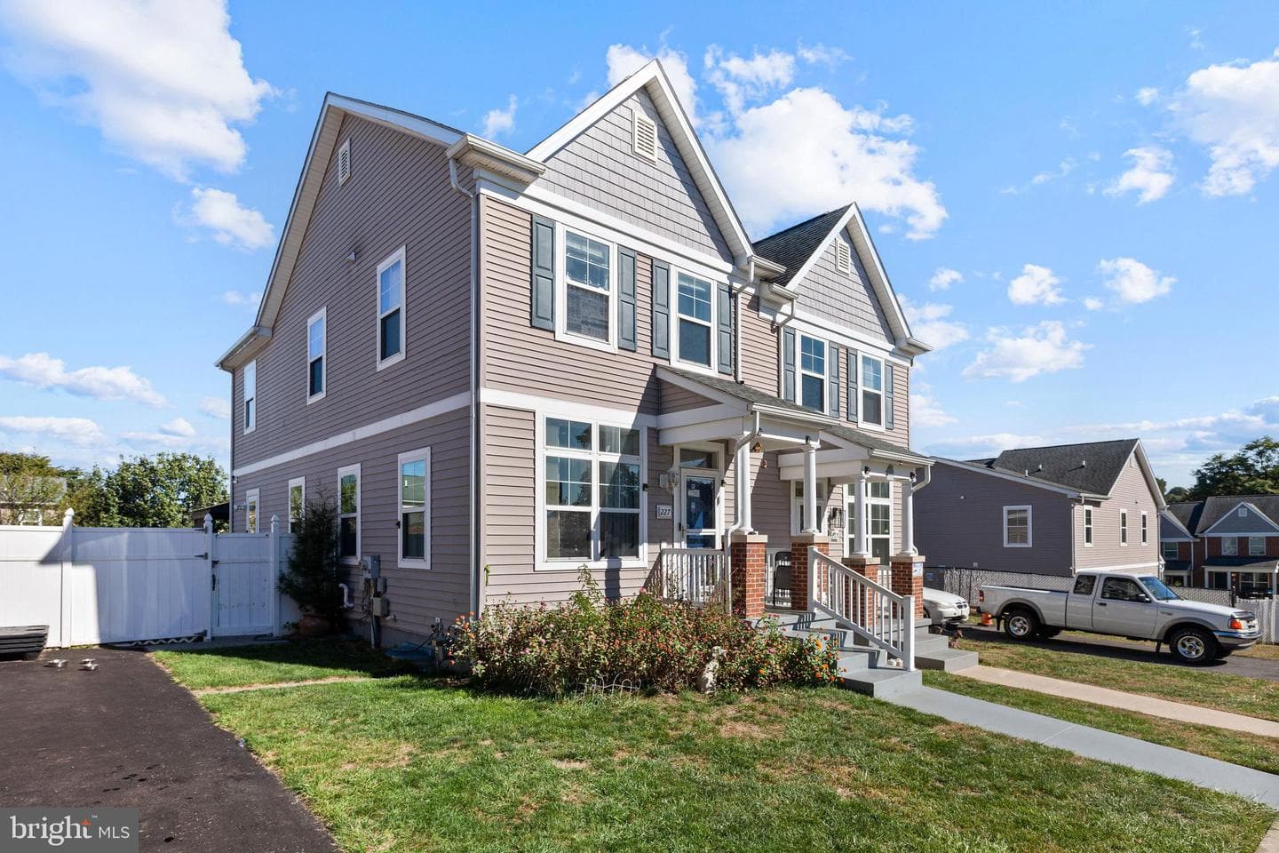 227 E Court Street photo 1