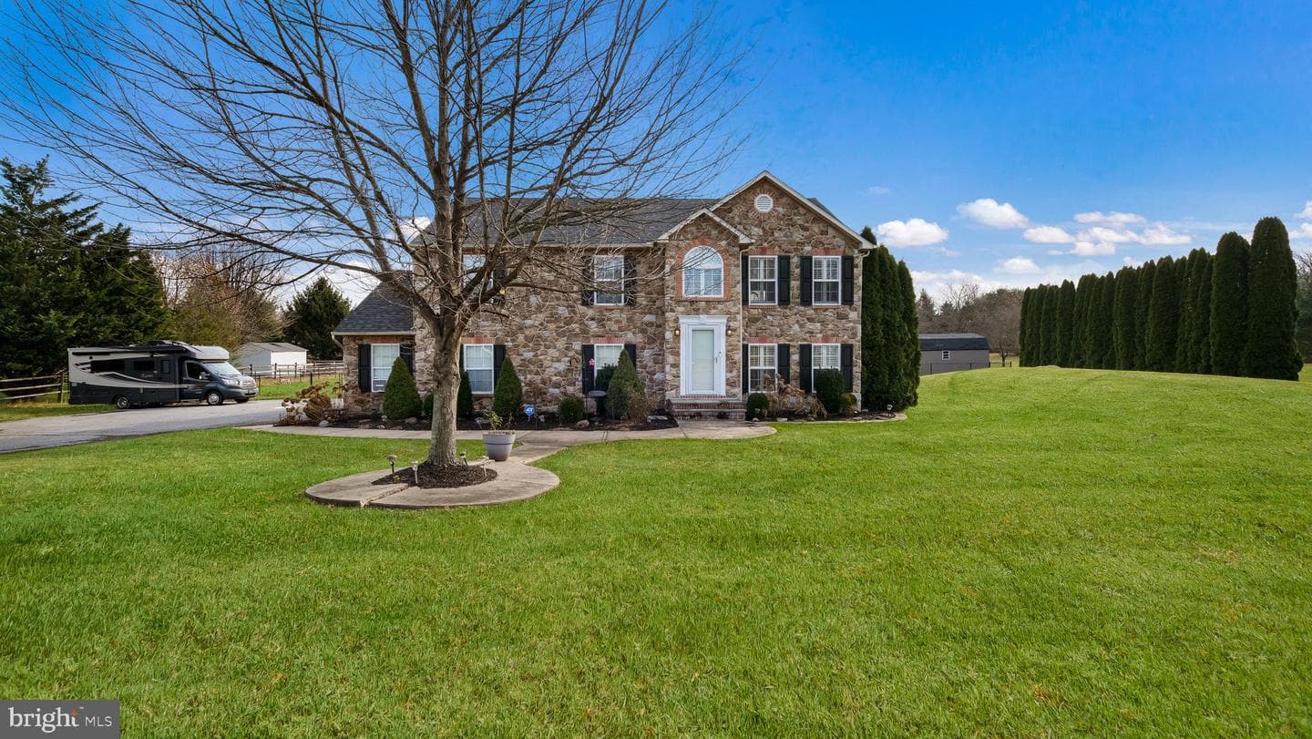 9032 Claussville Road photo 1