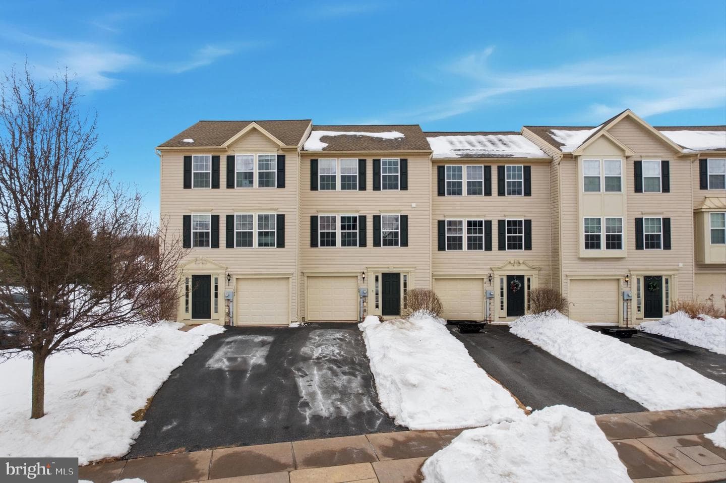 1048 Sparrow Way photo 1