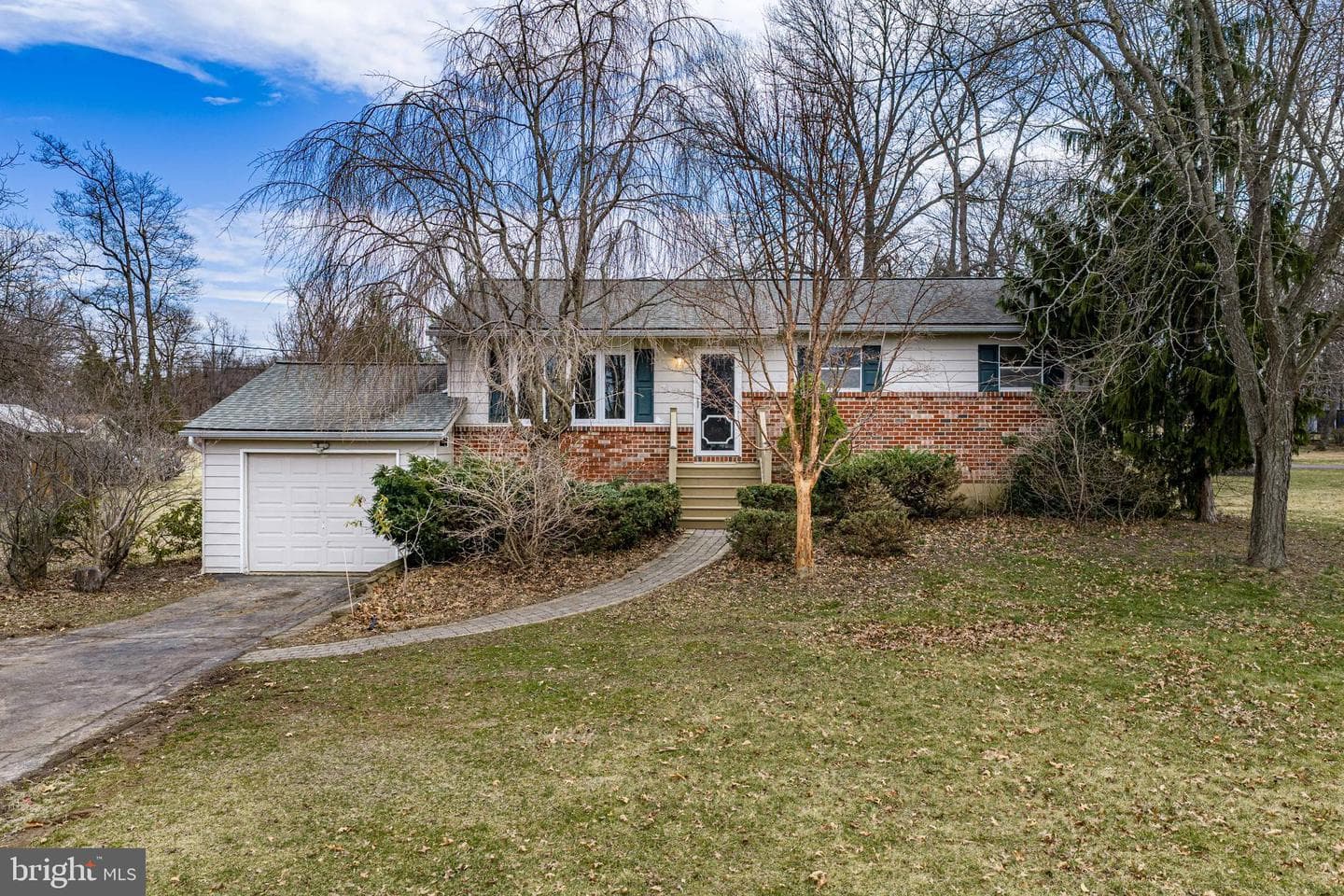 6527 Walnut photo 1