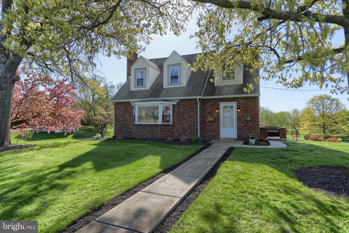 1030 E Maple Street photo 1