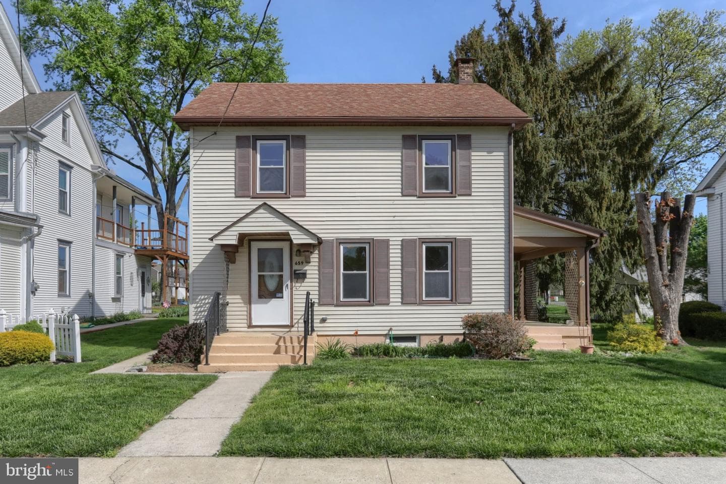 659 E Maple Street photo 1