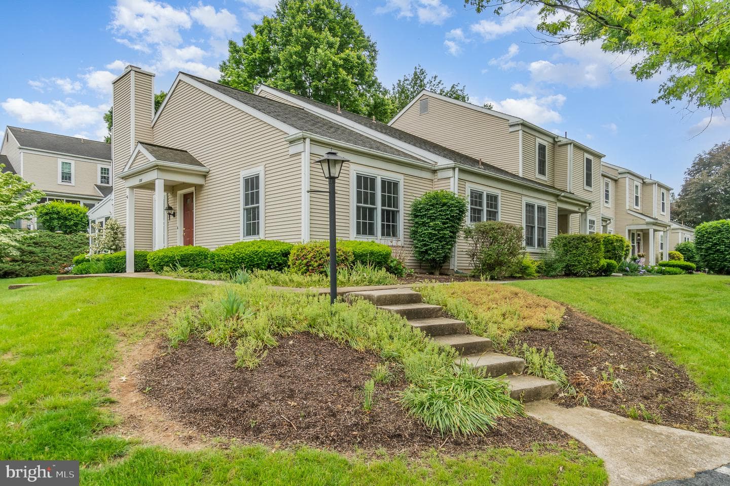 1201 Cambridge Court photo 1