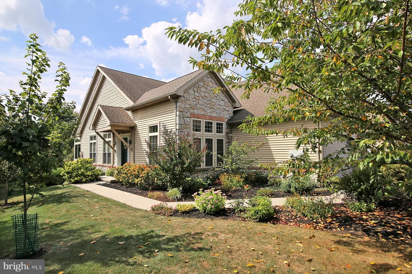 805 Briar Edge Court photo 1