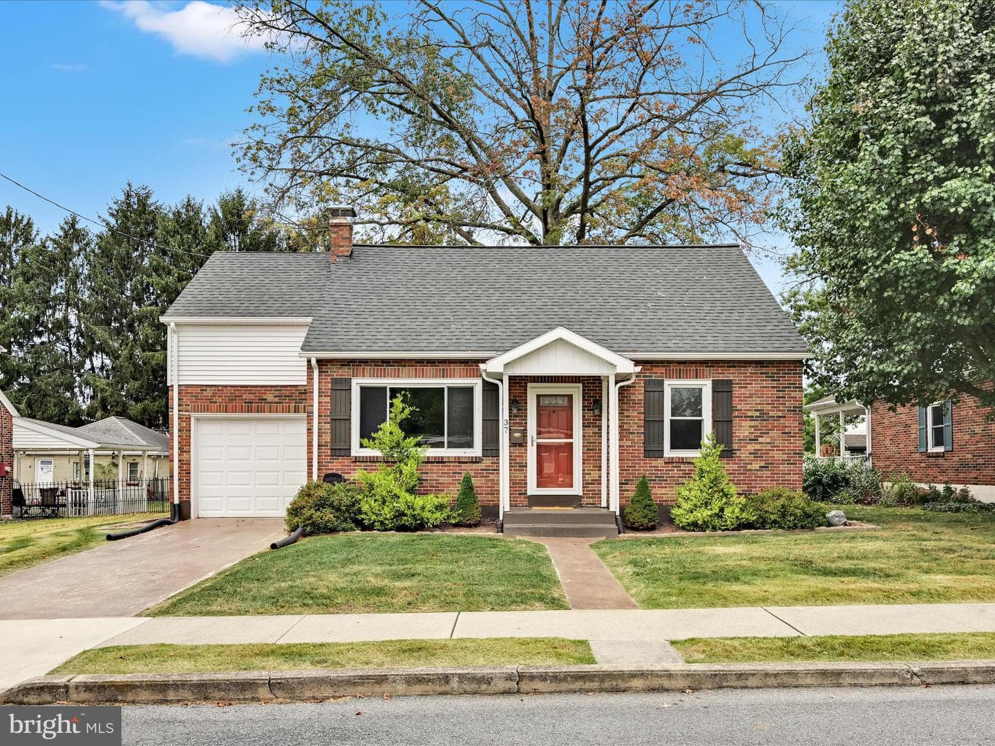 37 Willow Avenue photo 1