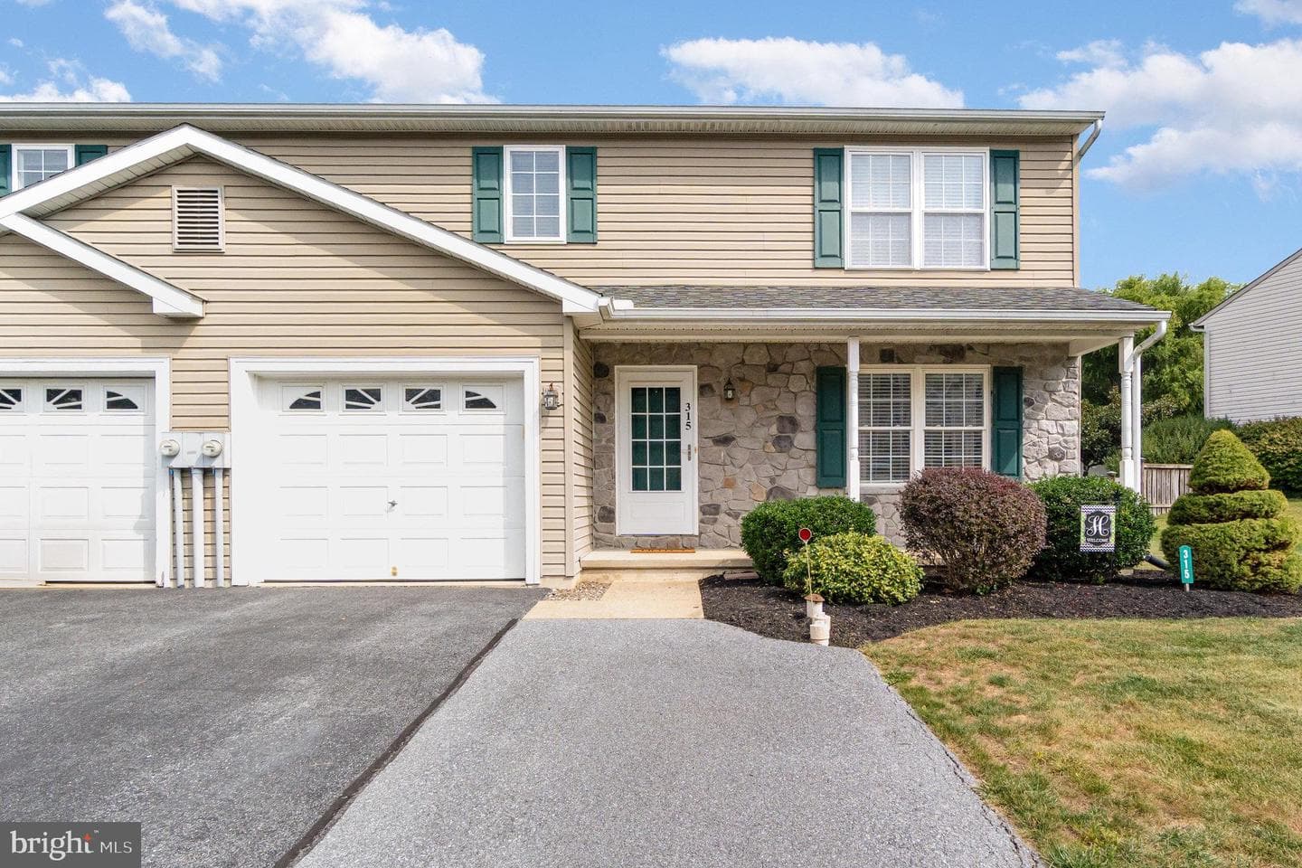 315 Pamela Lane photo 1