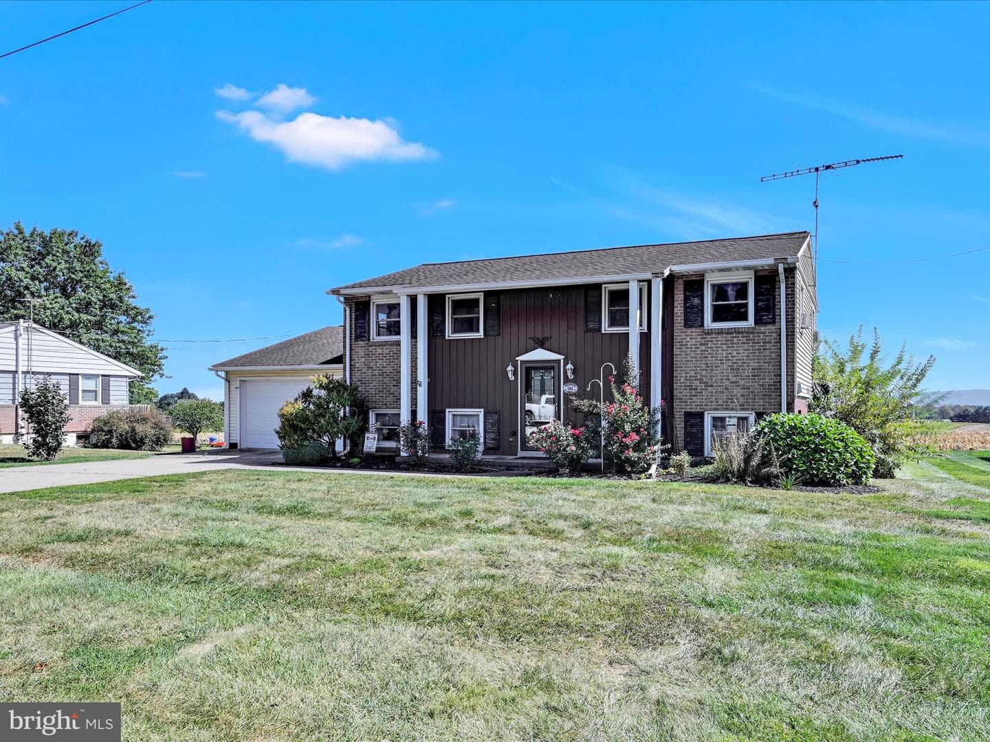 544 N College Street photo 1